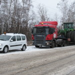 Перевозка трактора JD-9 на спарке с машиной прикрытия.