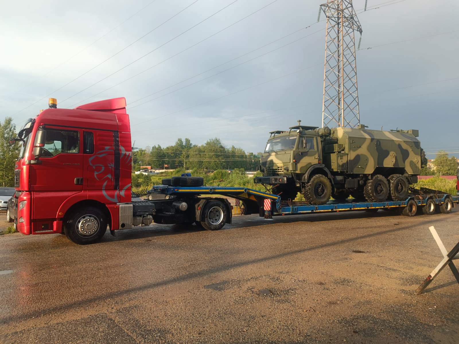 Перевозка военной техники из Воронежа тралом